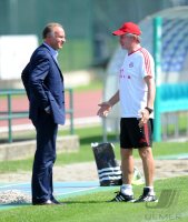 Fussball 1. Bundesliga Saison   2011/2012 :  Vorstandsvorsitzender Karl Heinz Rummenigge, Trainer Jupp Heynckes  (v. li., FC Bayern Muenchen)