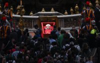 Vatikan / Rom: Trauer nach dem Tod von Papst Franziskus I.
