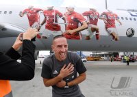 Fussball Audi Football Summer Tour USA 2016 FC Bayern Muenchen; Franck Ribery mit FCB Flieger