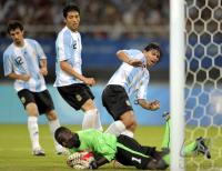 FUSSBALL  Olympia 2008  Peking  Vorrunde Elfenbeinkueste - Argentinien