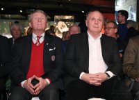 Fussball 1. Bundesliga Saison 18/19: Ehrung Doubelsieger 1969 des FC Bayern Muenchen