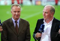 Fussball CHL  Saison 2011/2012: Vorstandsvorsitzender Karl Heinz Rummenigge, Praesident Uli Hoeness (v. li., FC Bayern Muenchen)