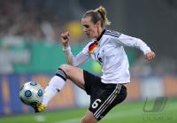 Frauen Nationalmannschaft : Simone Laudehr (GER)