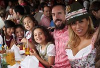 FUSSBALL 1. BUNDESLIGA 14/15:  FC Bayern Muenchen besucht das Oktoberfest 2014