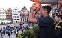 Basketball 1. Bundesliga 17/18  Teamvorstellung Walter Tigers Tuebingen auf dem Rathausbalkon