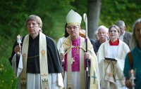 Maiandacht mit Lichterprozession mit Gnadenbild der Schmerzhaften Mutter vom Weggental