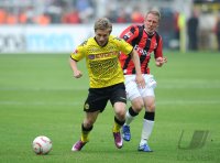 Fussball 1. Bundesliga : Jakub  KUBA Blaszczykowski (li, Borussia Dortmund) gegen Patrick Ochs (re, Eintracht Frankfurt)