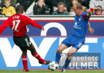 Fussball Bundesliga: Leverkusen - Kaiserslautern, Zweikampf
