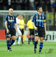 FUSSBALL CHL  Saison 10/11: Esteban Cambiasso, Javier Zanetti (v. li., Inter Mailand)