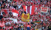 Fussball 1. Bundesliga : FC Bayern Muenchen FANS mit einem BANNER  ULTRA MUC