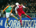 Fussball 1. Bundesliga: Bremen - Bayern, Zweikampf