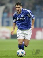 Fussball 1. Bundesliga: Schalke, ALTINTOP Einzelaktion am Ball