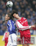 Fussball 1. Bundesliga: Schalke - Bayern, Zweikampf