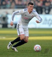 Fussball: 1. Bundesliga Saison 2010/2011: Bayern Muenchen, KROOS  am Ball