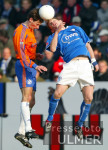 Fussball 1. Bundesliga: Bochum - Schalke, Zweikampf