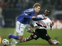 Fussball Uefa-Pokal: Schalke - Palermo, Zweikampf