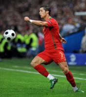 FUSSBALL EURO 2008: Portugal, RONALDO Einzelaktion