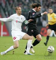 Fussball 1. Bundesliga: Borussia Mnchengladbach - Eintracht Frankfurt, Zweikampf