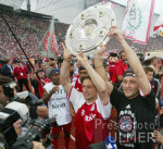 FUSSBALL  1. Liga  FC Bayern  JUBEL  Meisterschale