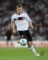 Fussball, International, WM Qualifikation 2010: Deutschland PODOLSKI am Ball