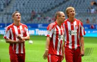 1. Fussball Bundesliga: Bastian Schweinsteiger, Arjen Robben, Holger Badstuber (v.li., FC Bayern Muenchen)