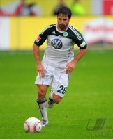 Fussball: 1. Bundesliga Saison 2010/2011: Wolfsburg, DIEGO am Ball
