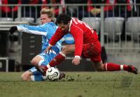 Fussball 1. Bundesliga: Bayern-Leverkusen, Zweikampf