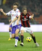 FUSSBALL SERIE A: Massimo Ambrosini  (re, Milan) gegen Kroldrup Per Billeskov (li, Fiorentina)