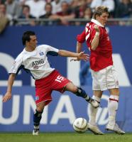 Fussball 1. Bundesliga: Hamburger SV - Bayern, Zweikampf