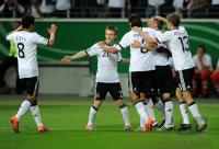 FUSSBALL INTERNATIONAL: Mesut OEZIL, Marko MARIN, Sami KHEDIRA, Bastian SCHWEINSTEIGER, Thomas MUELLER (v. li., Deutschland)