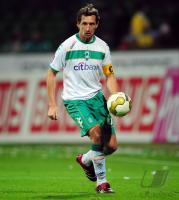 FUSSBALL 1. BUNDESLIGA: Bremen, BAUMANN Einzelaktion