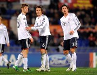 Fussball Champions League  Saison 2010/2011: (v. li.) Enttaeuschung bei Bayern mit Thomas Mueller, Martin Demichelis , Mario Gomez