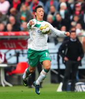 FUSSBALL 1. BUNDESLIGA: Bremen, OEZIL Einzelaktion