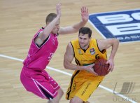Basketball 1. Bundesliga 13/14:  Walter Tigers Tuebingen - Telekom Baskets Bonn