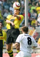 Fussball 1. Bundesliga: Dortmund - Frankfurt, Zweikampf