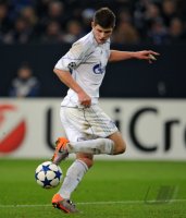 Fussball: Champions League, Saison 2010/2011: Schalke, HUNTELAAR Einzelaktion
