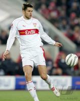 Fussball 1. Bundesliga: Stuttgart, DELPIERRE Einzelaktion am Ball