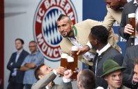 Fussball 1. Bundesliga 15/16: Arturo Vidal (FC Bayern Muenchen)