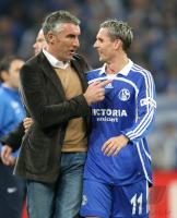 Fussball 1. Bundesliga: S04, SLOMKA und LOEVENKRANDS