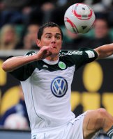 Fussball: 1. Bundesliga Saison 2010/2011: Wolfsburg, SCHAEFER am Ball