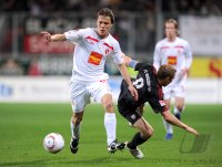 2. Fussball Bundesliga: Alexander Bittroff (li, Cottbus)  gegen Moritz Hartmann (re, FC Ingolstadt )