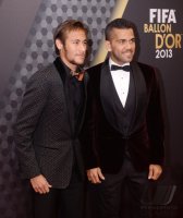 Fussball International  FIFA Ballon d Or 2013: NEYMAR (Brasilien) und Daniel ALVES (Brasilien)