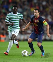 FUSSBALL INTERNATIONAL CHL 12/13:  Victor Wanyaman (li, Celtic) gegen Xavi Hernandez (Barca)
