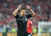 FUSSBALL EUROPA LEAGUE FINALE 13/14: Schiedsrichter Dr. Felix Brych (Deutschland)