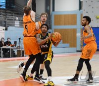 Basketball 2. Bundesliga  20/21: wiha Panthers Schwenningen - Tigers Tuebingen