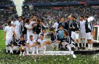 FUSSBALL Testspiel : Teamfoto mit Pokal Real Madrid