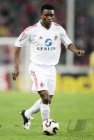 Fussball 1. Bundesliga: Koeln, SINKALA Einzelaktion am Ball