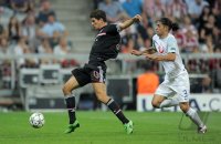 Fussball CHL  Saison 2011/2012: Mario Gomez (li, FC Bayern Muenchen) gegen Ricardo Rodriguez (re, FC Zuerich)