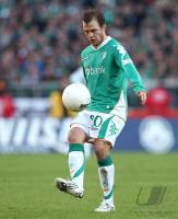 Fussball 1. Bundesliga: Bremen, JENSEN Einzelaktion