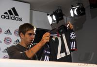 Fussball 1. Bundesliga: Philipp Lahm (FC Bayern Muenchen) mit dem neue ADIDAS CL  Trikot